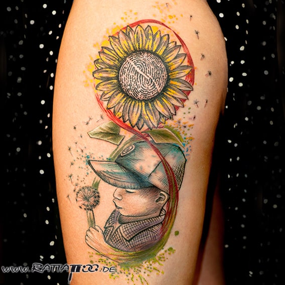 Memory Tattoo mit Unendlich-Schleife, Sonnenblume und Fingerabdruck aus dem Rattattoo Tattoostudio in Freiburg.