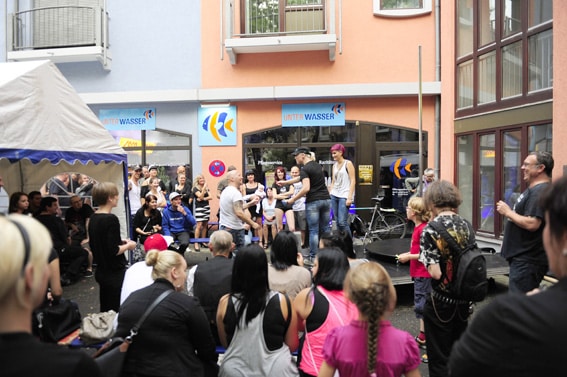 Hier ein paar Fotos von der Eröffnungsfeier des Rattattoo Freiburg mit Pole-Dance-Show im Hof.